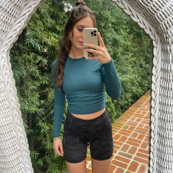 Lululemon gray cano biker shorts with pockets sz 6 - Picture 2 of 7